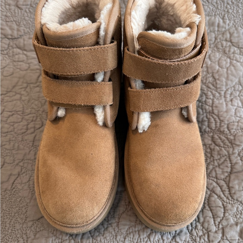 UGGS Tan Suede Boots with Kids size 6/women’s size 8